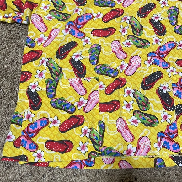 Peaches Uniforms Tops Peaches Scrubs Uniform Large Floral Flipflops